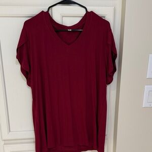 V-Neck Short Sleeve Tee in Deep Burgundy